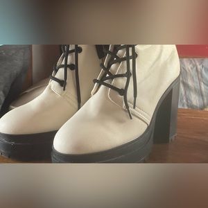 Blonde leather boots w/tags